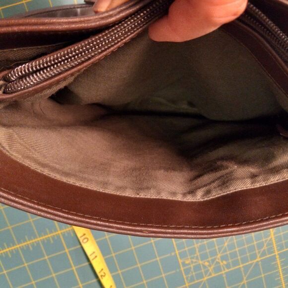 Etienne Aigner Tan Leather Zipper Top Silver tone Metal Shoulder Bag Cottagecore - Picture 10 of 13